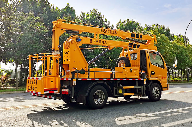 東風(fēng)13.5米藍牌高空作業(yè)車 東風(fēng)13.5米藍牌高空作業(yè)車