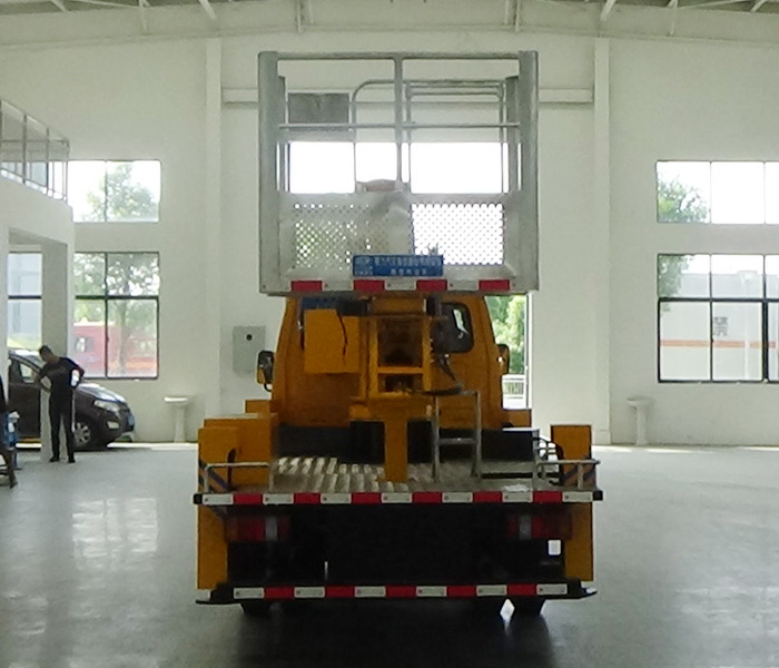 雙排藍(lán)牌16米高空作業(yè)車 雙排藍(lán)牌16米高空作業(yè)車
