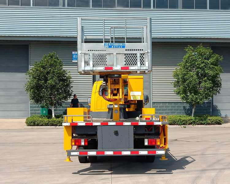 程力牌CL5060JGK6DT型高空作業(yè)車 程力牌CL5060JGK6DT型高空作業(yè)車