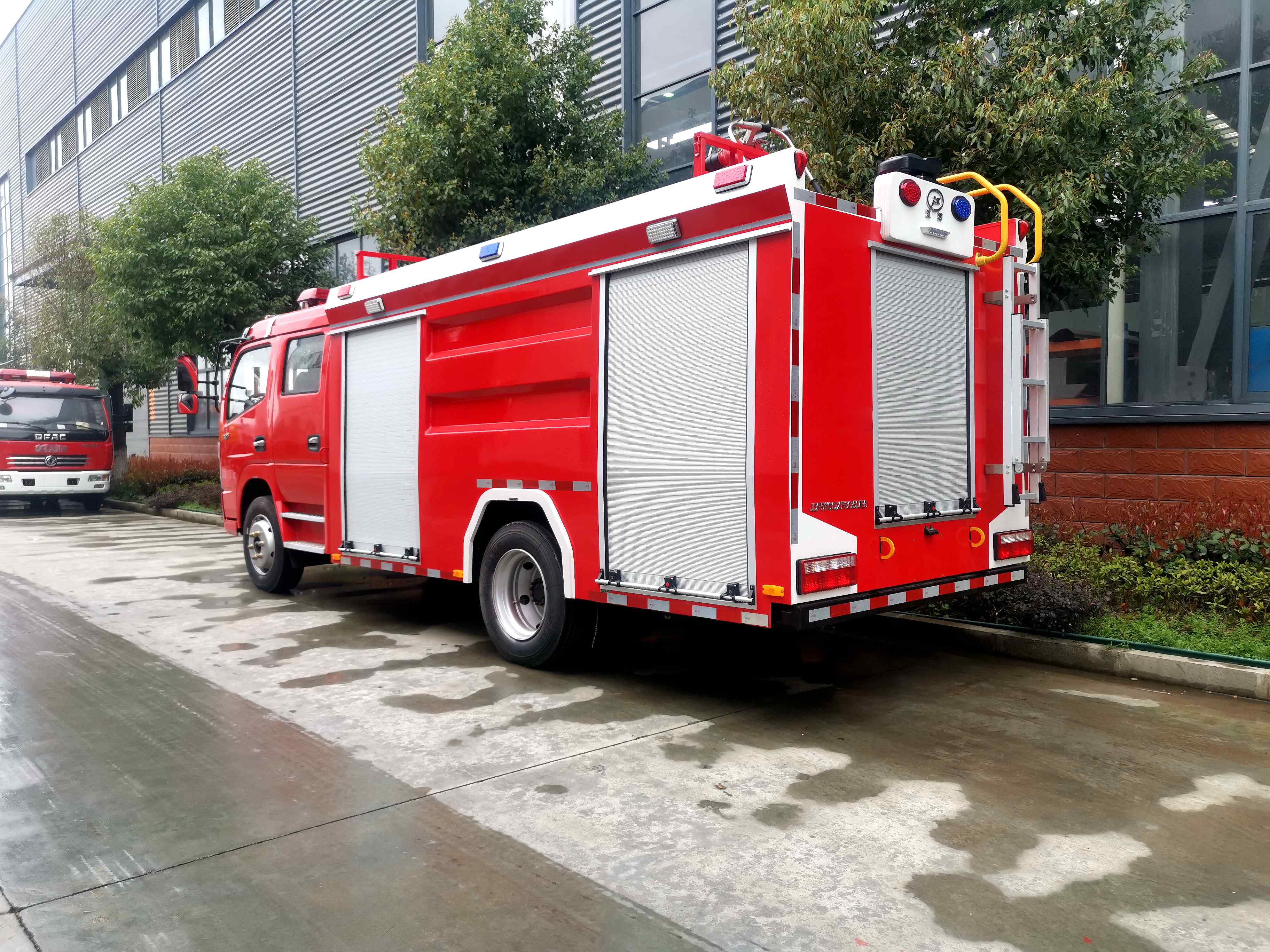 東風(fēng)5噸水罐消防車 東風(fēng)5噸水罐消防車