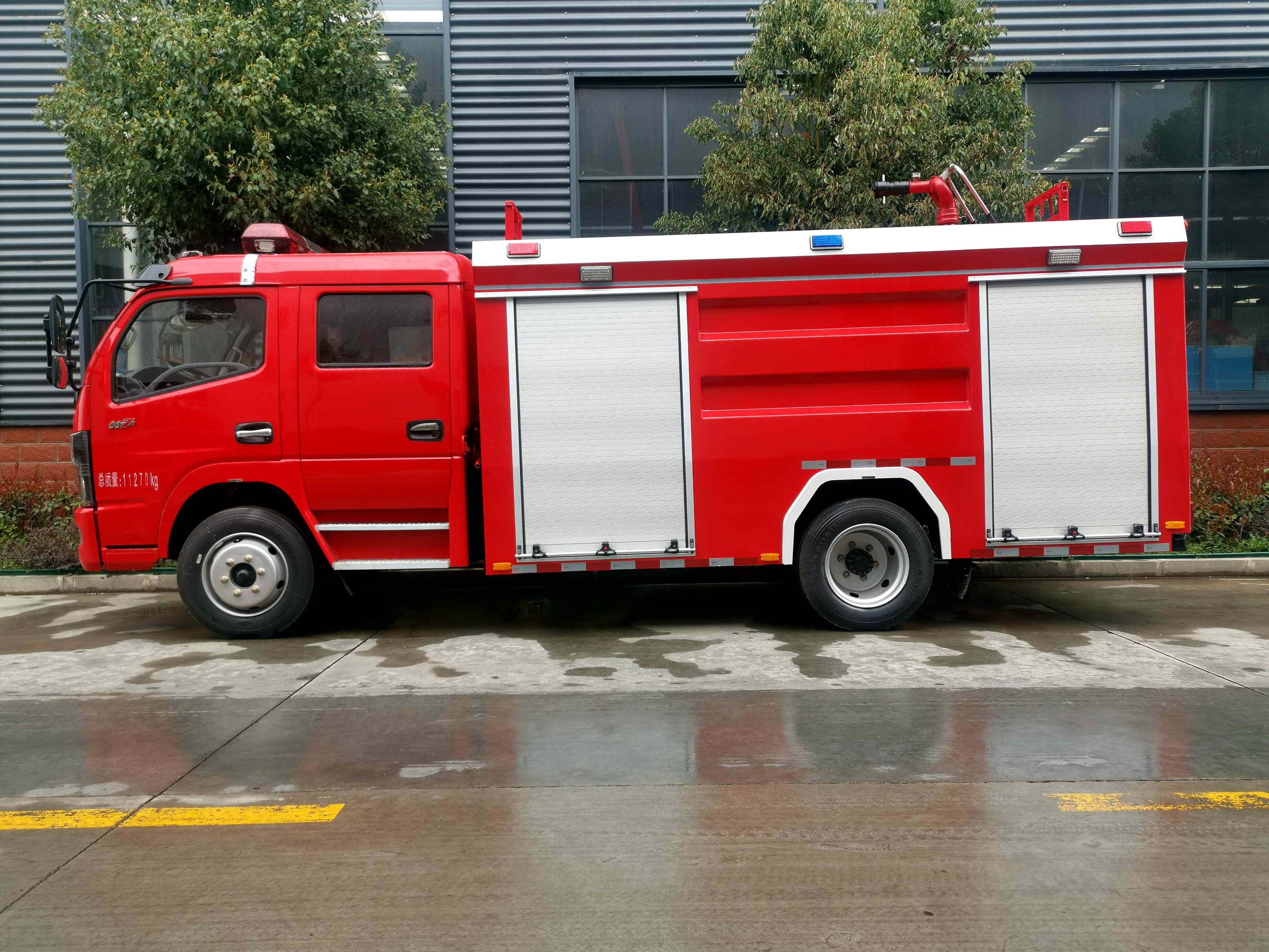 東風(fēng)5噸水罐消防車 東風(fēng)5噸水罐消防車