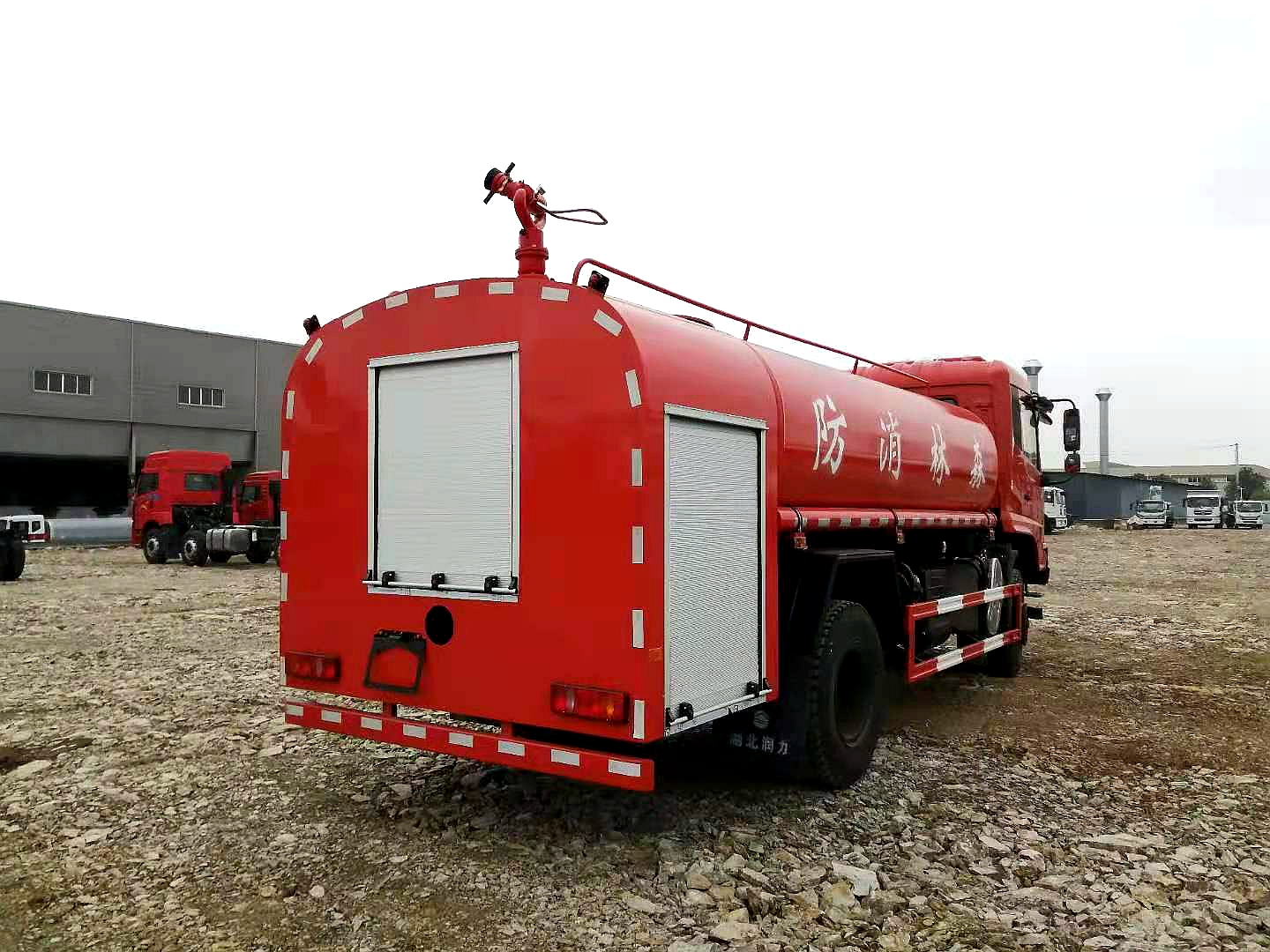 東風(fēng)四驅(qū)8噸森林消防車 東風(fēng)四驅(qū)8噸森林消防車