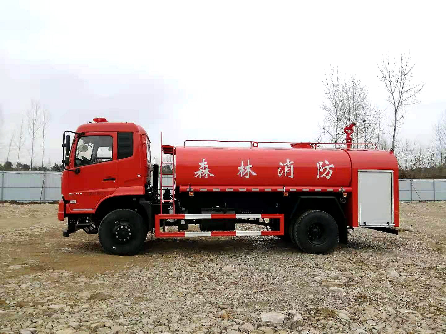 東風(fēng)四驅(qū)8噸森林消防車 東風(fēng)四驅(qū)8噸森林消防車