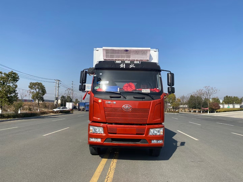 解放J6L小三軸9米6國(guó)六(天然氣)冷藏車(chē) 解放J6L小三軸9米6國(guó)六(天然氣)冷藏車(chē)