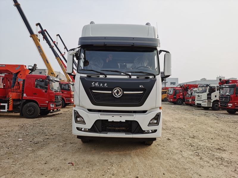 東風(fēng)天龍KL小三軸冷藏車 東風(fēng)天龍KL小三軸冷藏車
