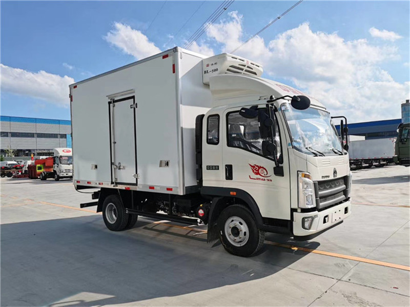 國六 重汽豪沃4.2米排半冷藏車 國六 重汽豪沃4.2米排半冷藏車