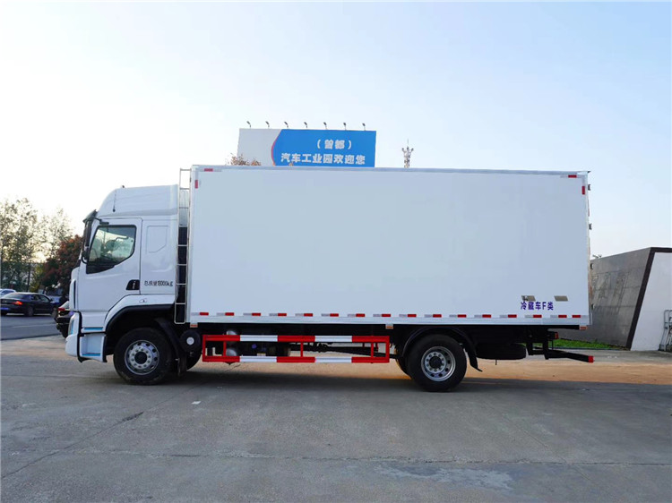 國六 柳汽乘龍高頂雙臥6.8米冷藏車 國六 柳汽乘龍高頂雙臥6.8米冷藏車