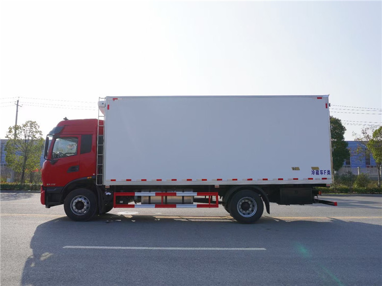 國六 東風(fēng)天錦KR高頂雙臥6.8米冷藏車 國六 東風(fēng)天錦KR高頂雙臥6.8米冷藏車