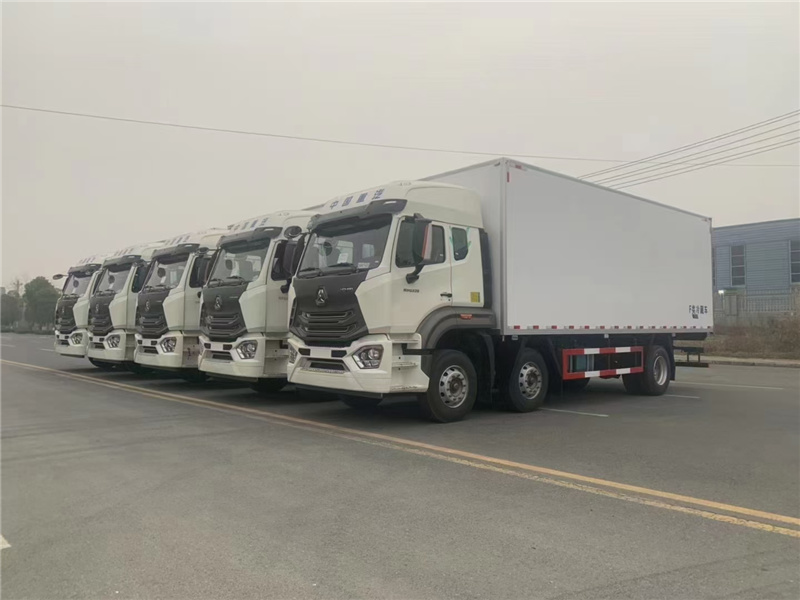 重汽豪翰小三軸高頂雙臥冷藏車(chē) 重汽豪翰小三軸高頂雙臥冷藏車(chē)