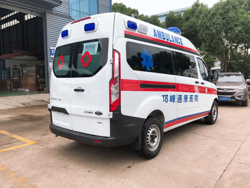 福特V362中軸中頂負(fù)壓監(jiān)護(hù)型救護(hù)車(長排警燈) 福特V362中軸中頂負(fù)壓監(jiān)護(hù)型救護(hù)車(長排警燈)