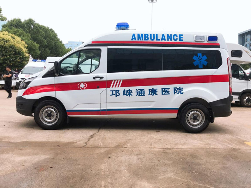 福特V362中軸中頂負(fù)壓監(jiān)護(hù)型救護(hù)車(長排警燈) 福特V362中軸中頂負(fù)壓監(jiān)護(hù)型救護(hù)車(長排警燈)