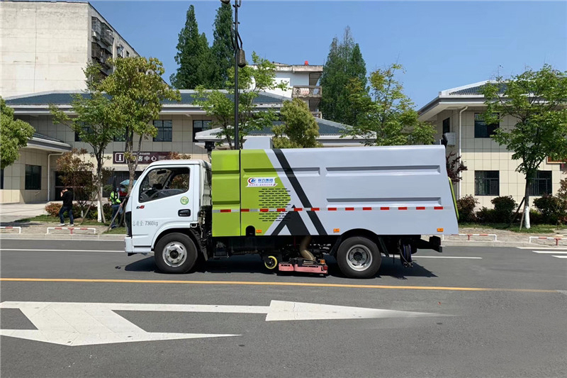 國六小多利卡5噸1水4塵吸塵車 國六小多利卡5噸1水4塵吸塵車