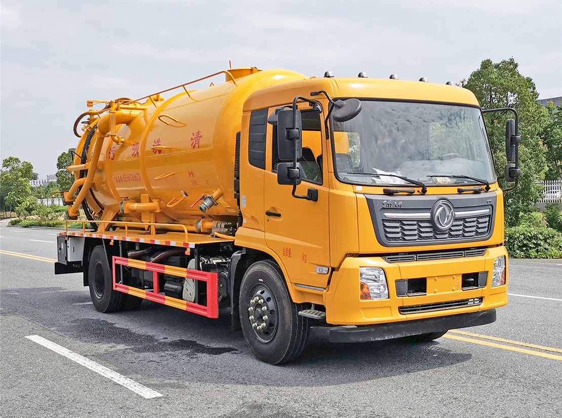 東風(fēng)天錦15方清洗吸污車(一體罐外觀)