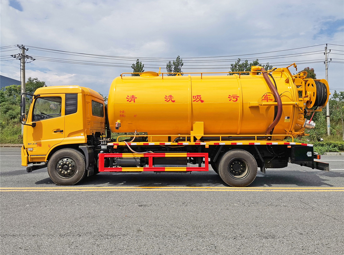 東風(fēng)天錦15方清洗吸污車(chē)(一體罐外觀) 東風(fēng)天錦15方清洗吸污車(chē)(一體罐外觀)
