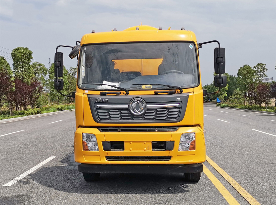東風(fēng)天錦15方清洗吸污車(chē)(一體罐外觀) 東風(fēng)天錦15方清洗吸污車(chē)(一體罐外觀)