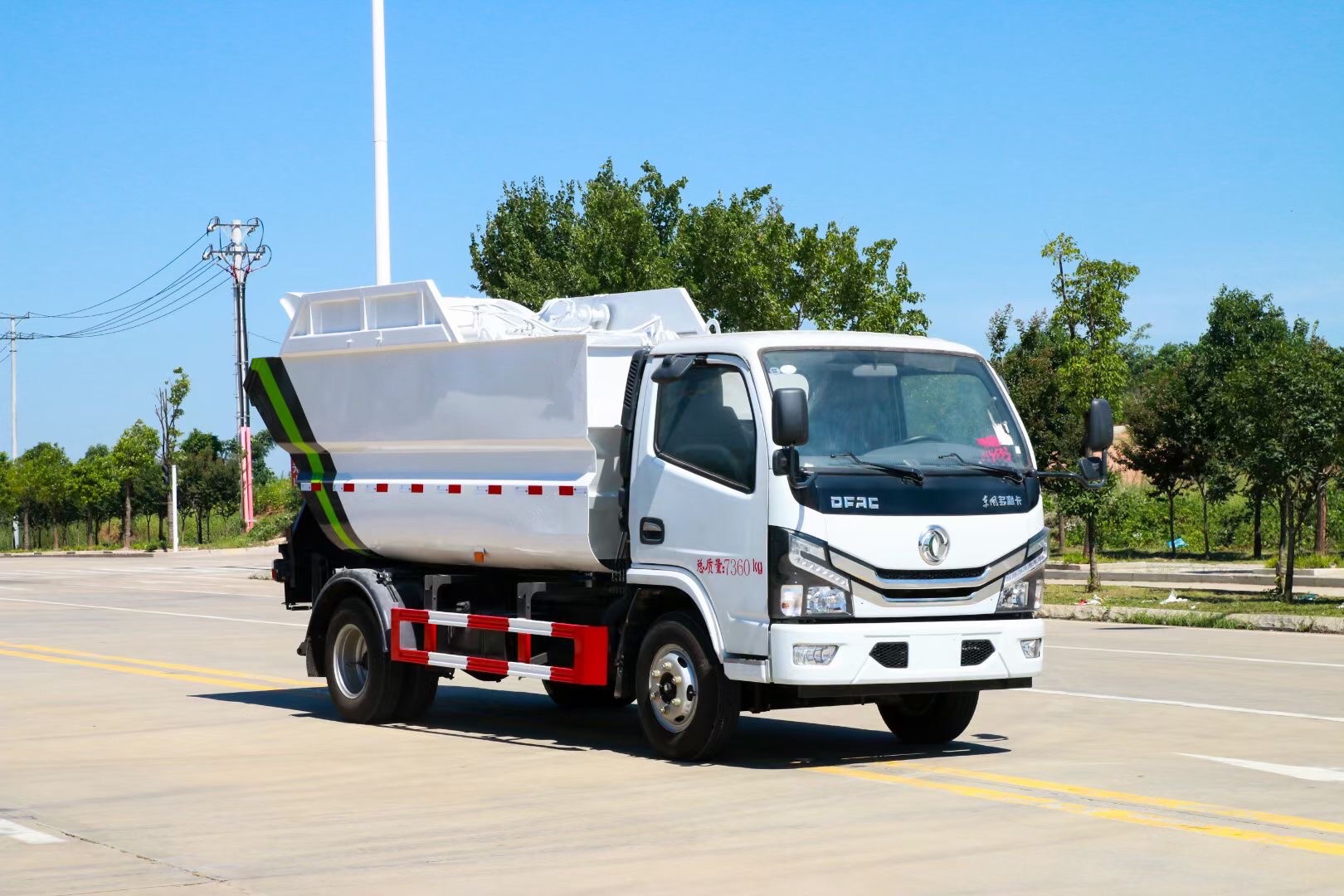 東風(fēng)小多利卡無(wú)泄漏后掛桶垃圾車 東風(fēng)小多利卡無(wú)泄漏后掛桶垃圾車