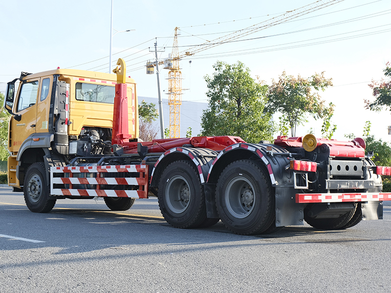 重汽浩瀚后雙橋18方勾臂垃圾車(chē) 重汽浩瀚后雙橋18方勾臂垃圾車(chē)