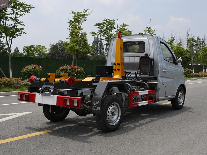 長(zhǎng)安2900勾臂垃圾車(chē) 長(zhǎng)安2900勾臂垃圾車(chē)