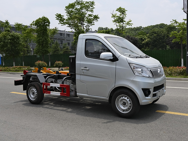長(zhǎng)安2900勾臂垃圾車(chē) 長(zhǎng)安2900勾臂垃圾車(chē)