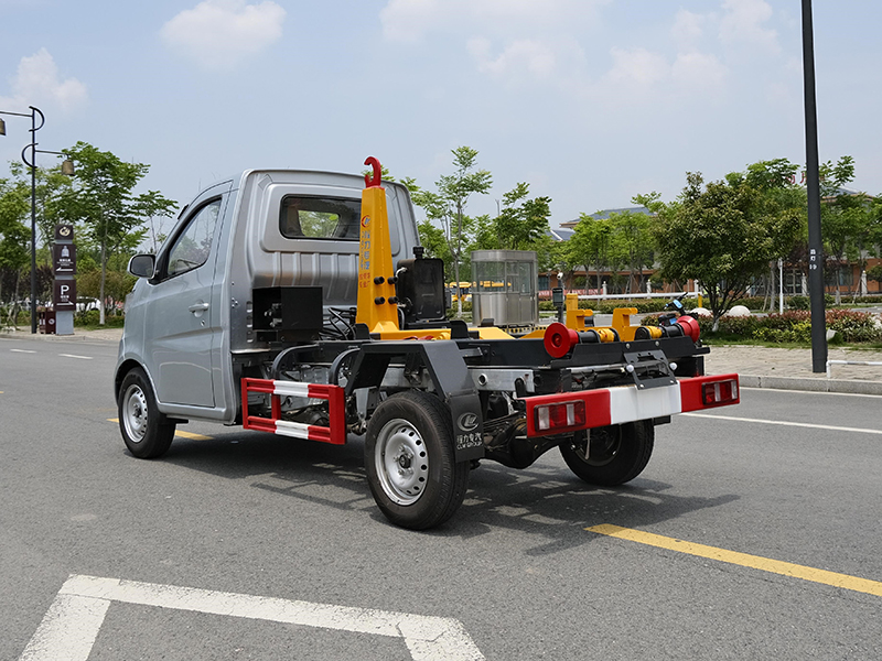 長(zhǎng)安2900勾臂垃圾車(chē) 長(zhǎng)安2900勾臂垃圾車(chē)