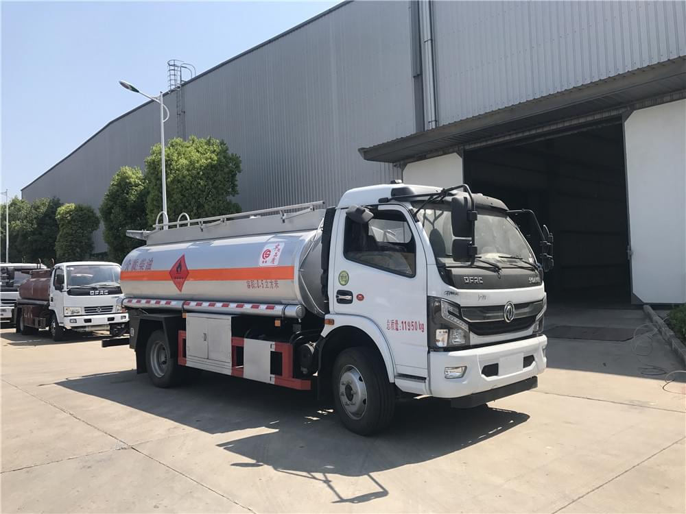 8.5方國(guó)六東風(fēng)凱普特油罐車 8.5方國(guó)六東風(fēng)凱普特油罐車