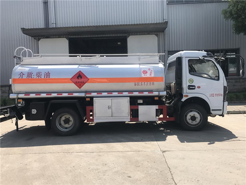 8.5方國(guó)六東風(fēng)凱普特油罐車 8.5方國(guó)六東風(fēng)凱普特油罐車