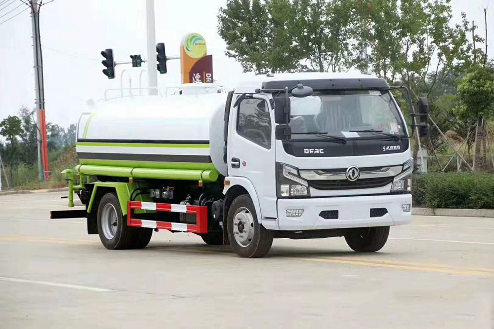 國(guó)六9立方東風(fēng)D7 灑水車 國(guó)六9立方東風(fēng)D7 灑水車