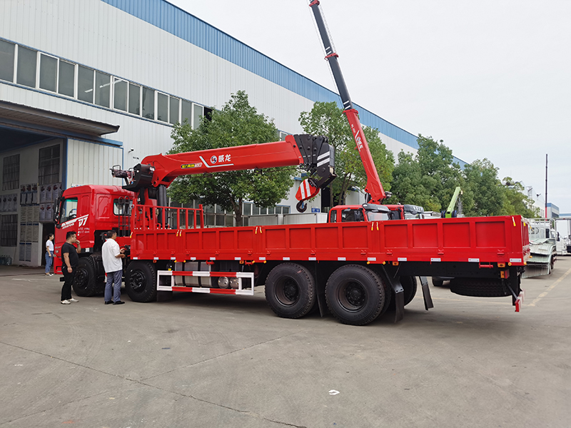 DFV5317JSQGP6D東風(fēng)專(zhuān)底D7前四后八隨車(chē)吊 DFV5317JSQGP6D東風(fēng)專(zhuān)底D7前四后八隨車(chē)吊