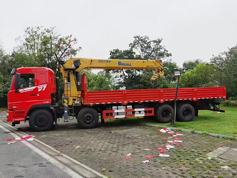 DFV5317JSQGP6D東風(fēng)專(zhuān)底D7前四后八隨車(chē)吊 DFV5317JSQGP6D東風(fēng)專(zhuān)底D7前四后八隨車(chē)吊