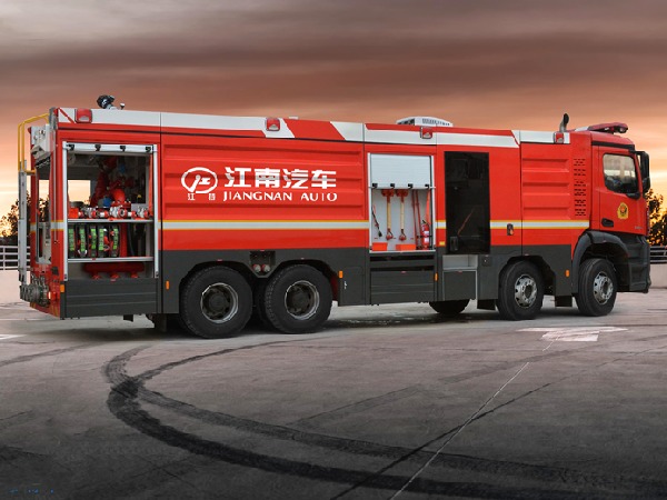奔馳18噸水罐消防車(chē) 奔馳18噸水罐消防車(chē)