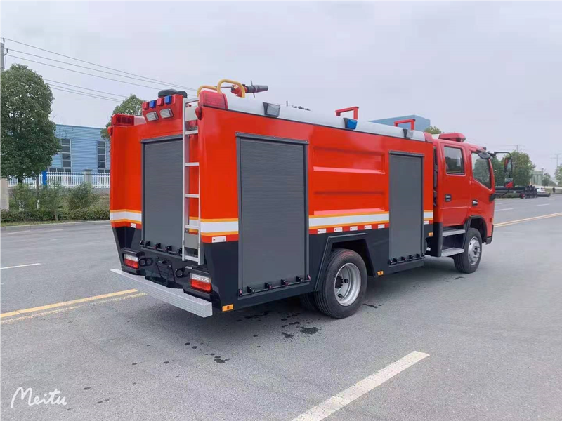 東風(fēng)5噸水罐消防車 東風(fēng)5噸水罐消防車