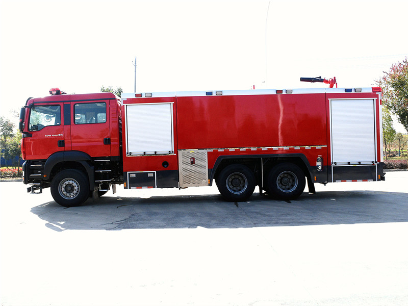 汕德卡15噸水罐消防車 汕德卡15噸水罐消防車