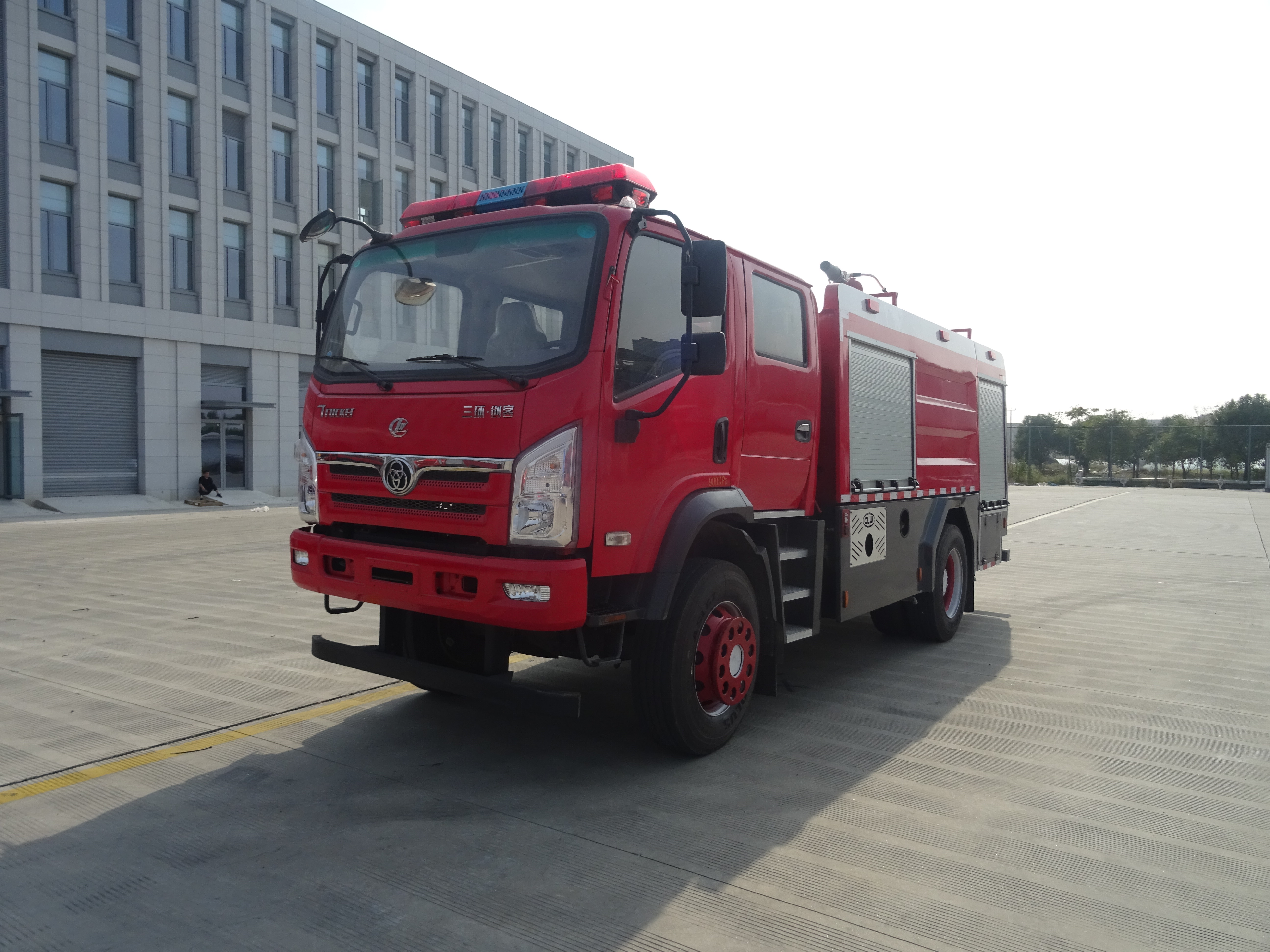 四驅(qū)6.3噸水罐消防車 四驅(qū)6.3噸水罐消防車
